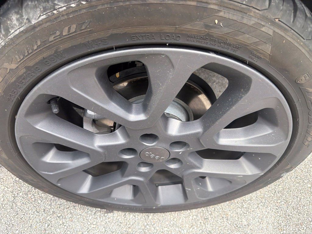 Used 2021 Jeep Compass Latitude FWD image 9