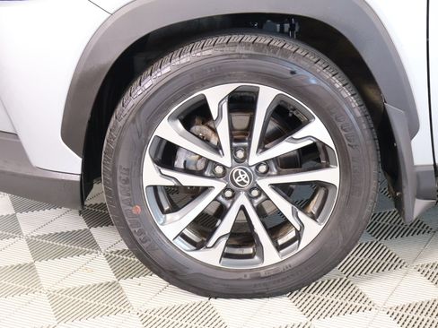 Used 2024 Toyota Corolla Cross XLE w/ Convenience Package AWD/4WD image 18