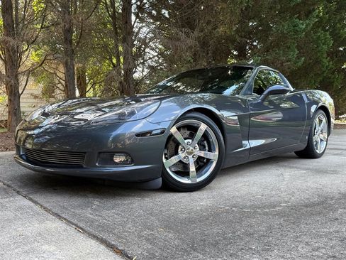 Used 2009 Chevrolet Corvette Coupe RWD image 2