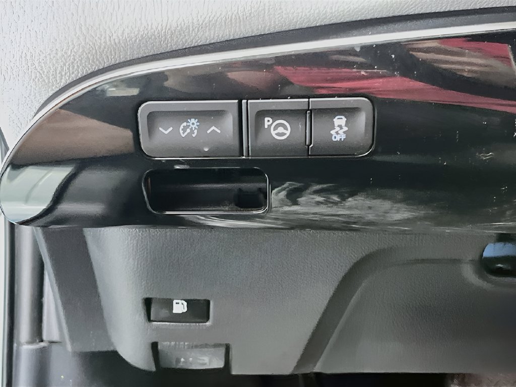 Used 2017 Toyota Prius Four w/ Premium Convenience Package FWD image 10