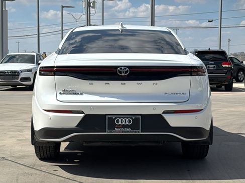 Used 2025 Toyota Crown Platinum image 6