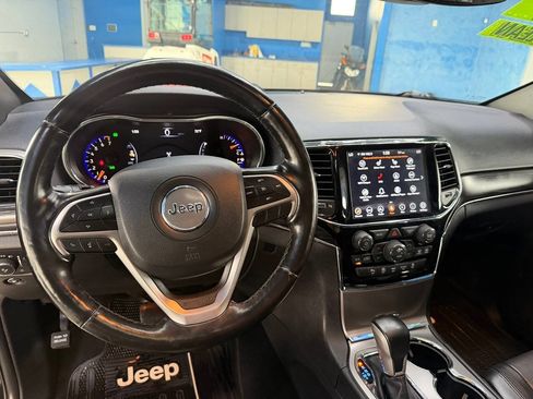 Used 2020 Jeep Grand Cherokee Limited AWD/4WD image 17