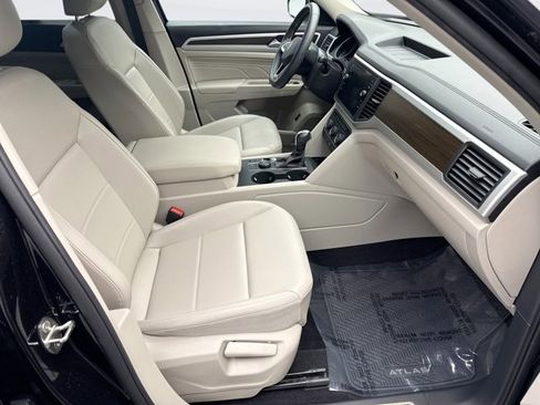 Used 2021 Volkswagen Atlas SE image 16
