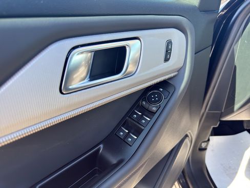 Used 2025 Ford Explorer Active image 9