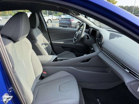 Used 2025 Hyundai Elantra Hybrid FWD image 14