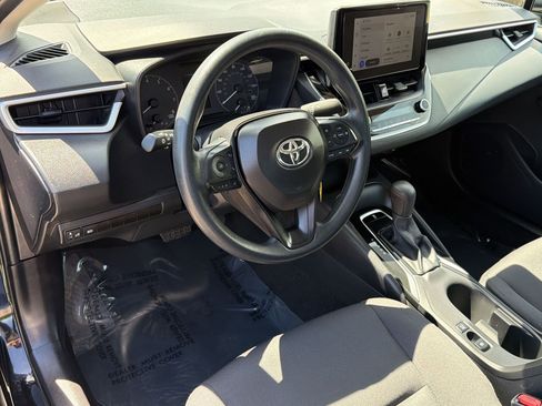 Used 2025 Toyota Corolla LE FWD image 4