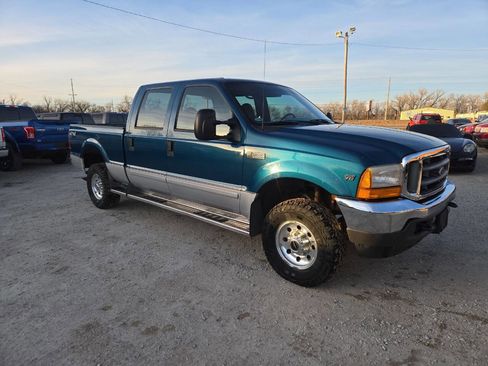 Used 2001 Ford F250 XLT image 2