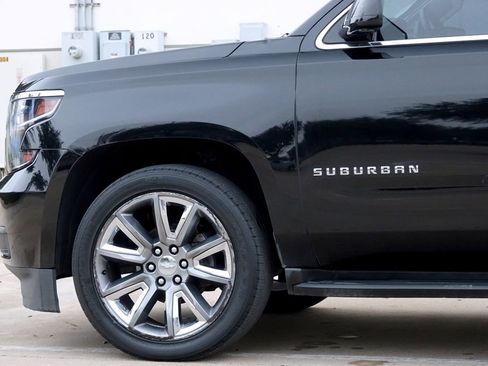 Used 2017 Chevrolet Suburban LT image 24