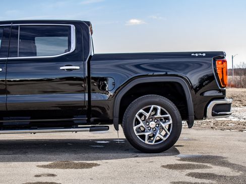 Used 2025 GMC Sierra 1500 SLT w/ SLT Premium Package image 39