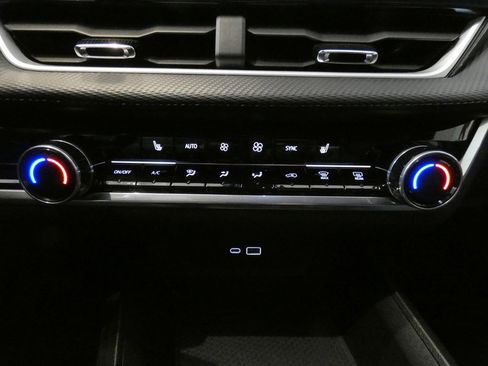 Used 2025 Chevrolet Equinox LT w/ Convenience Package II image 15