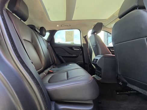 Used 2020 Jaguar F-PACE Premium image 17