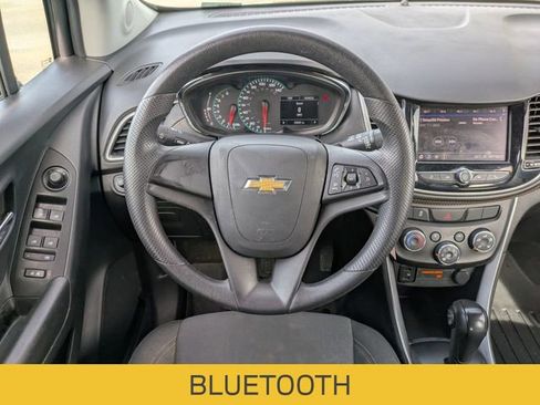 Used 2022 Chevrolet Trax LS image 18