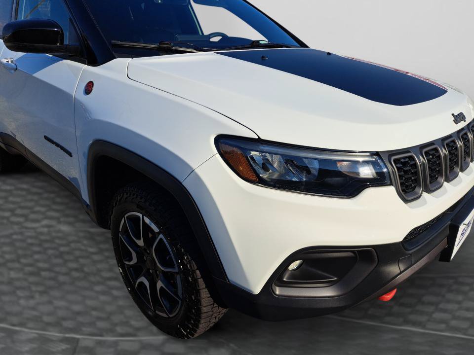 Used 2025 Jeep Compass Trailhawk AWD/4WD image 19