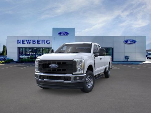 New 2026 Ford F250 XL w/ XL Chrome Package image 4