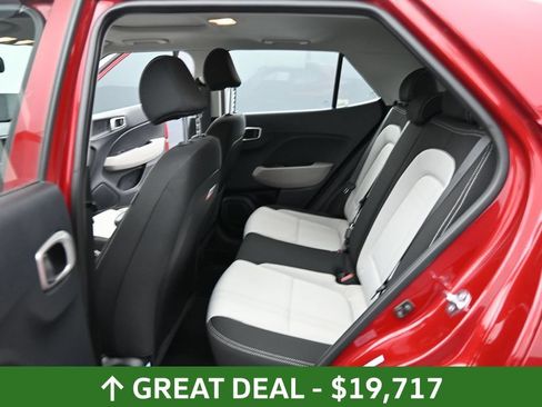 Used 2025 Hyundai Venue SEL FWD image 47