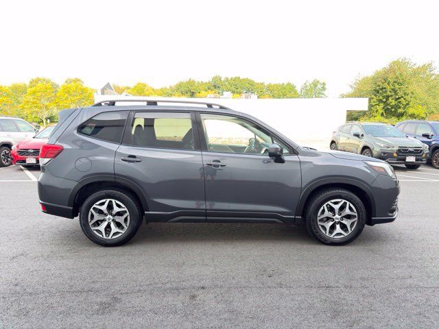 Used 2024 Subaru Forester Premium AWD/4WD image 5