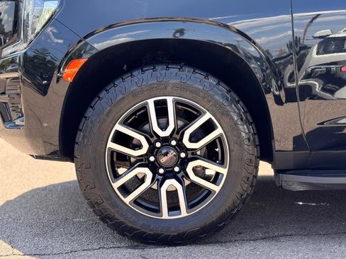Used 2023 GMC Yukon XL AT4 w/ Technology Package AWD/4WD image 11