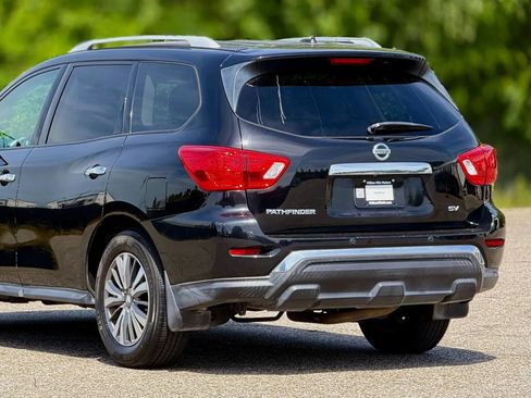 Used 2017 Nissan Pathfinder SV FWD image 16