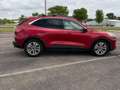 Used 2022 Ford Escape SEL w/ Technology Package FWD image 2