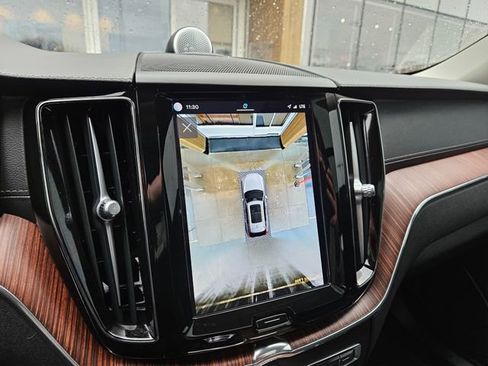 Used 2023 Volvo XC60 B6 Ultimate w/ Climate Package image 23