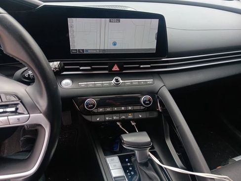 Used 2023 Hyundai Elantra Limited image 4