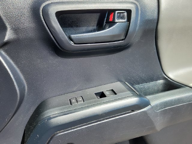Used 2018 Toyota Tacoma SR RWD image 13