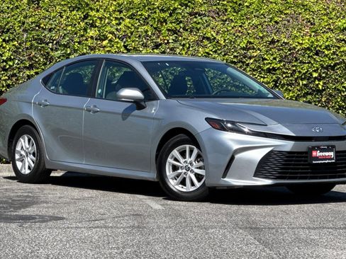 Used 2025 Toyota Camry LE FWD image 2