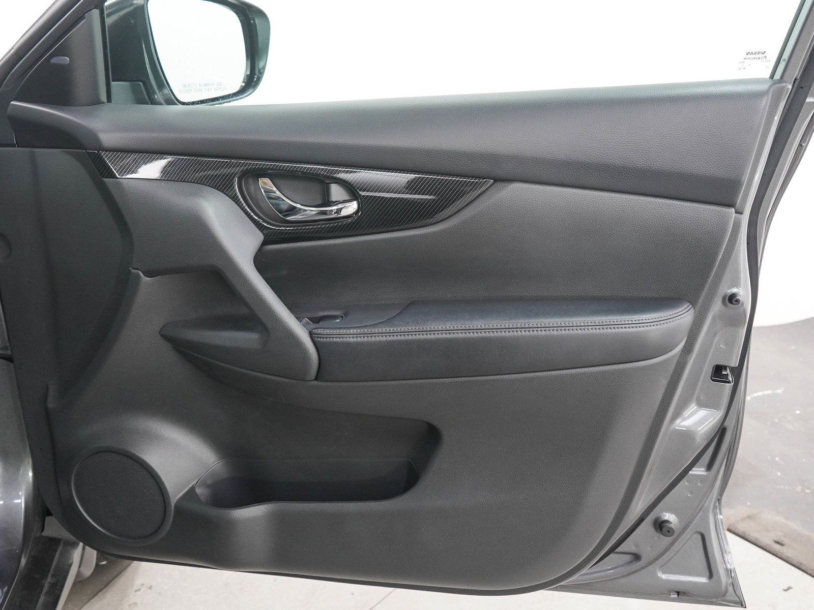 Used 2017 Nissan Rogue SL w/ SL Premium Package FWD image 12