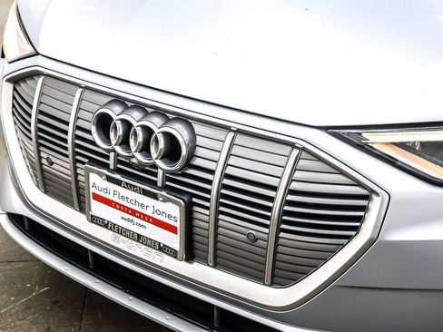 Used 2022 Audi e-tron Premium Plus w/ Premium Plus Package image 14