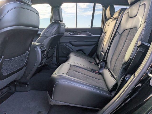 New 2027 Jeep Grand Cherokee Altitude RWD image 15