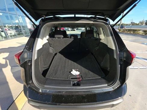 Used 2024 Nissan Rogue S image 27