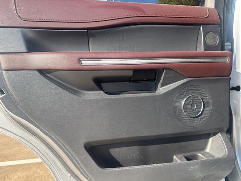 Used 2024 Ford Expedition Limited image 17