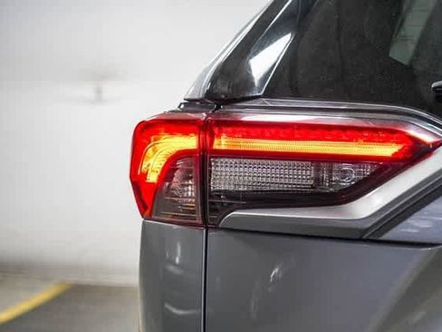 Used 2021 Toyota RAV4 XLE w/ Carpet Mat Package (TMS) image 11