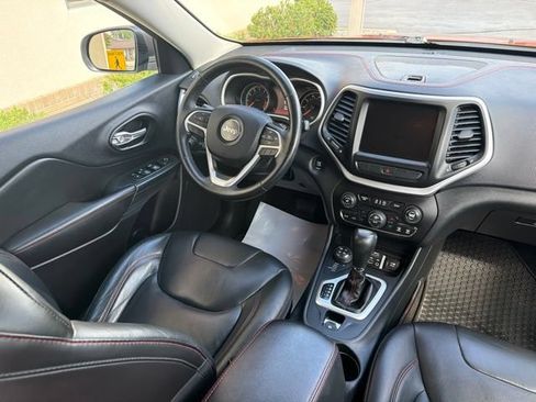 Used 2015 Jeep Cherokee Trailhawk w/ Comfort/Convenience Group AWD/4WD image 9