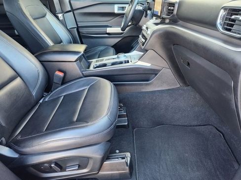 Used 2021 Ford Explorer XLT w/ Equipment Group 202A image 13