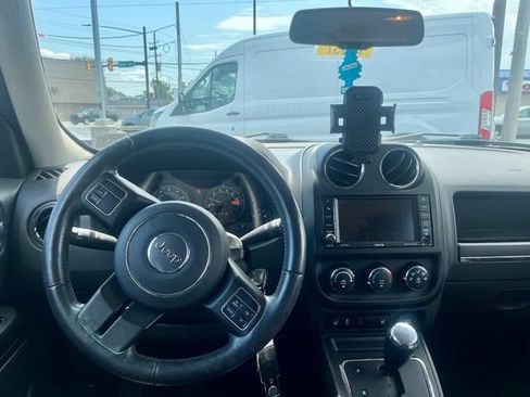 Used 2017 Jeep Patriot High Altitude AWD/4WD image 9