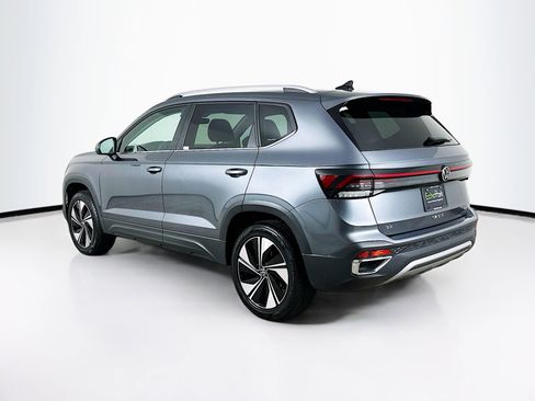 Used 2025 Volkswagen Taos SE AWD/4WD image 5