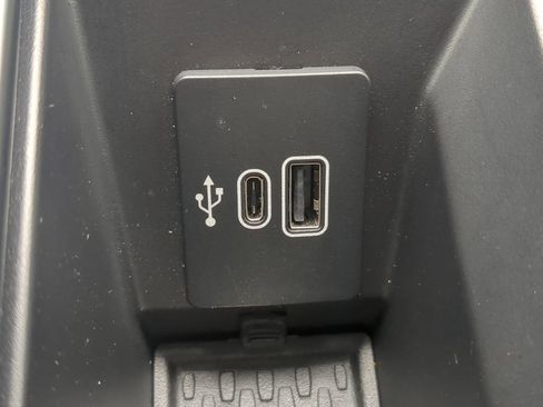 Used 2024 Lincoln Nautilus Reserve image 32