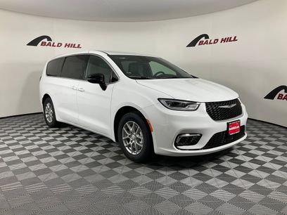 New 2026 Chrysler Pacifica Select