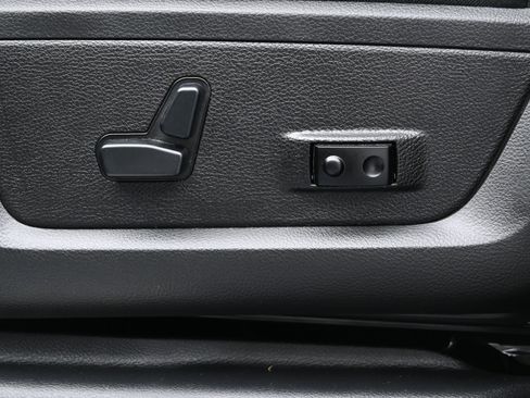 Used 2020 RAM 2500 Laramie w/ Night Edition image 9