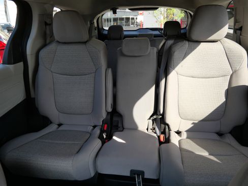 Certified 2023 Toyota Sienna LE FWD image 17