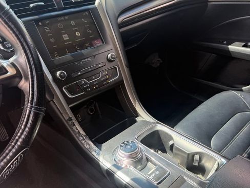 Used 2019 Ford Fusion SEL FWD image 16