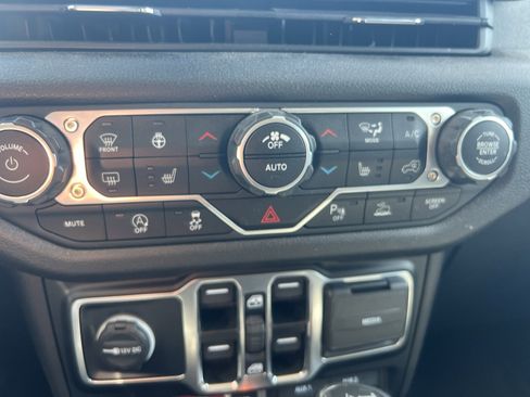 Used 2024 Jeep Wrangler Unlimited Sport AWD/4WD image 10