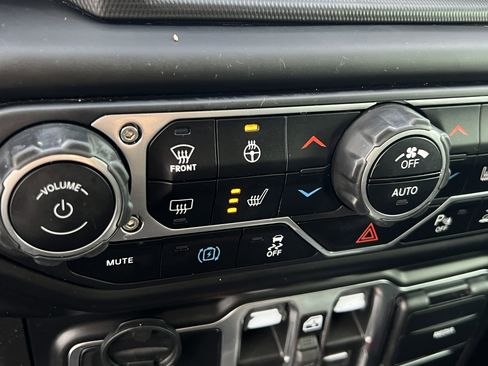 Used 2021 Jeep Wrangler Unlimited Sahara w/ Cold Weather Group image 30