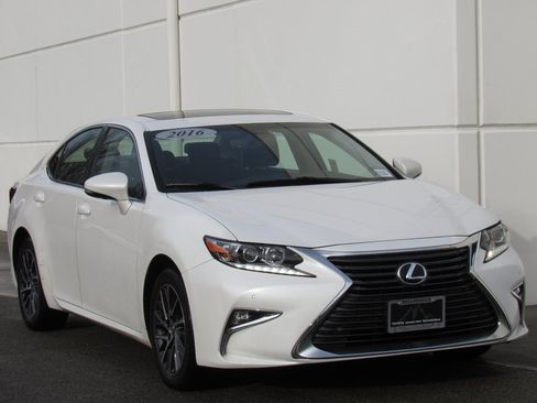 Used 2016 Lexus ES 350 image 2