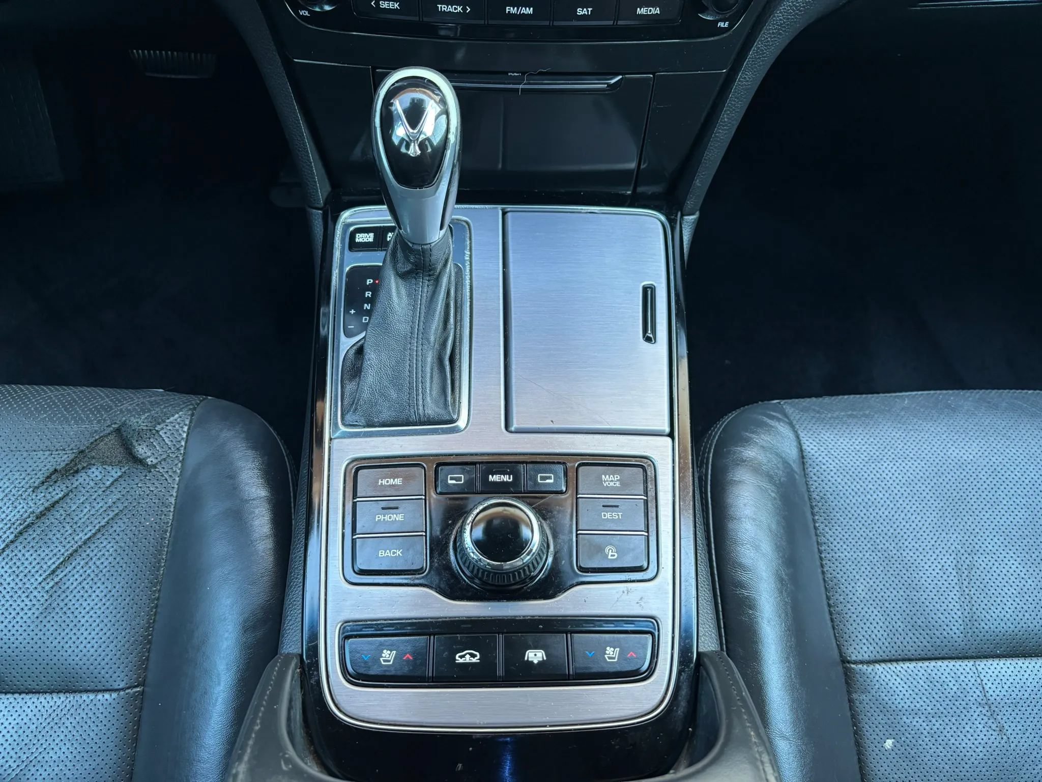 Used 2014 Hyundai Equus Signature RWD image 34