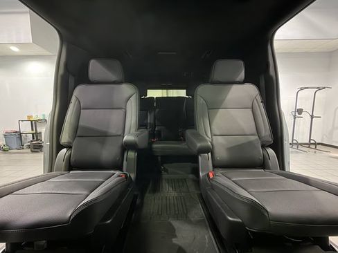 Used 2025 GMC Yukon XL Denali w/ Sun & Power Step Package AWD/4WD image 28