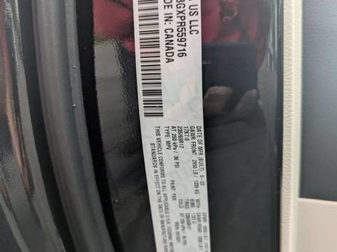 Used 2023 Chrysler Pacifica Touring-L FWD image 36