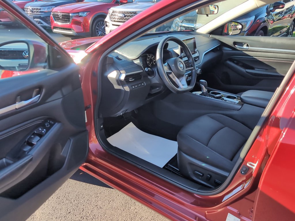 Used 2021 Nissan Altima 2.5 SV w/ SV Premium Package AWD/4WD image 13