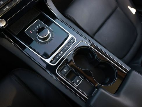 Used 2017 Jaguar XE Premium RWD image 40